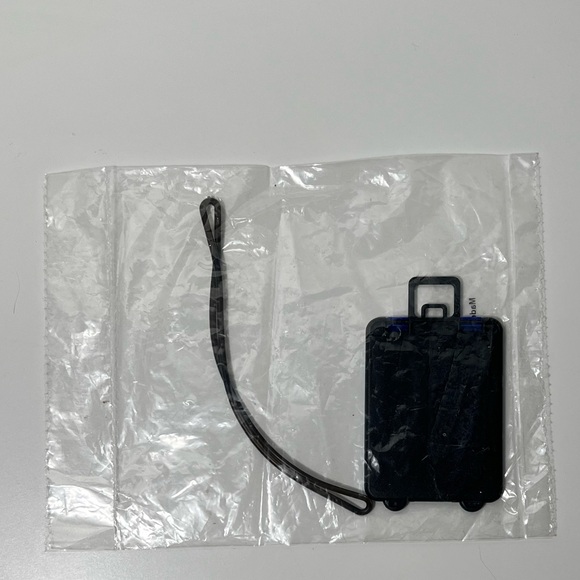 American Airlines Logo Mini Suitcase Luggage Baggage Suitcase Bag Tag Keychain - Picture 5 of 6